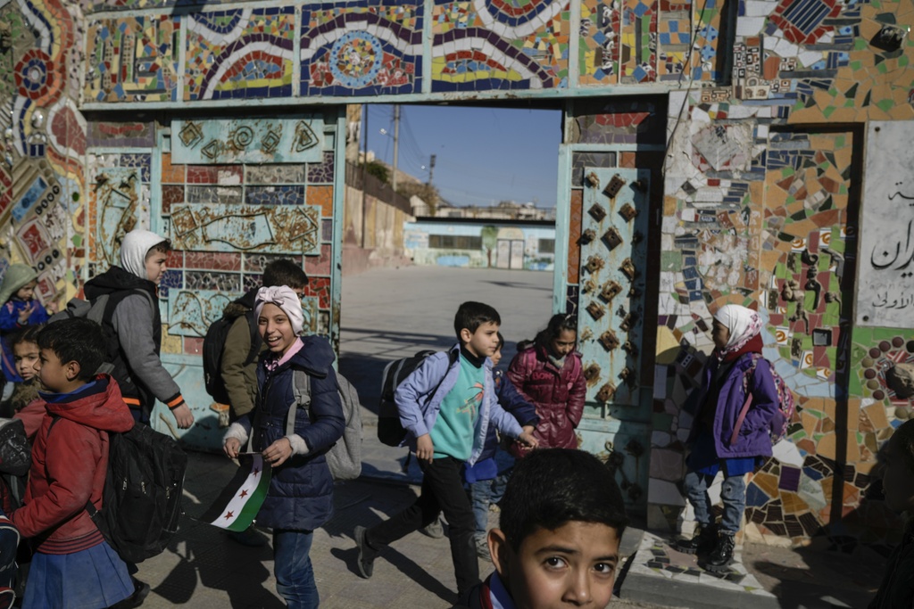 אסד בחוץ תוכן איסלמיסטי בפנים: המשטר החדש בסוריה משנה את תוכנית הלימודים