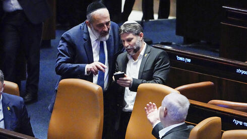 ביזה של 5 מיליארד שקל באותה נשימה עם הגדלת הגירעון