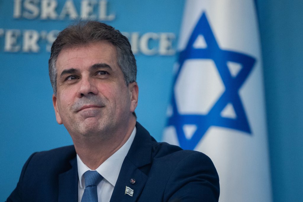 השר כהן חתם על צו להפסקת העברת החשמל לעזה, למרות שישראל אינה מספקת חשמל לרצועה