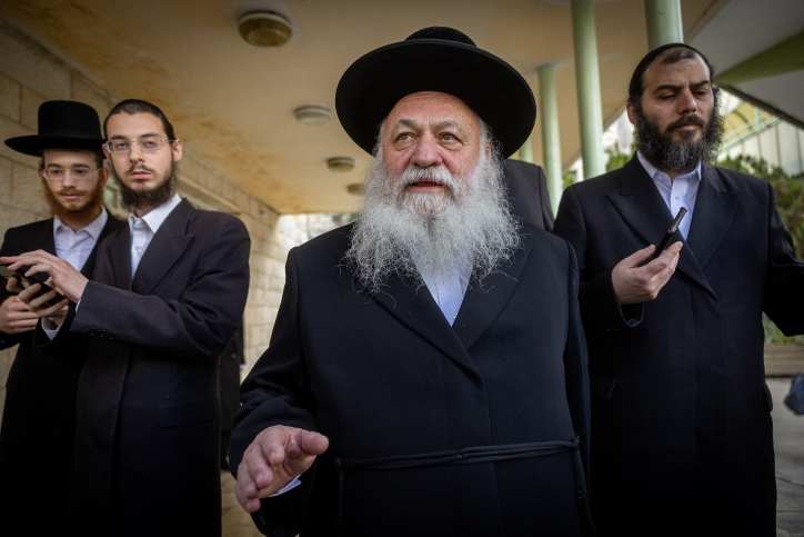 גולדקנופף תועד רוקד כשברקע שיר נגד המדינה והגיוס, בקואליציה ובאופוזיציה גינו