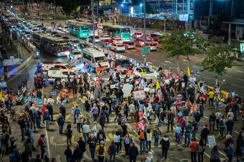 המאבק להשבת החטופים: יום שלישי למשמרות המחאה בשערי הקריה