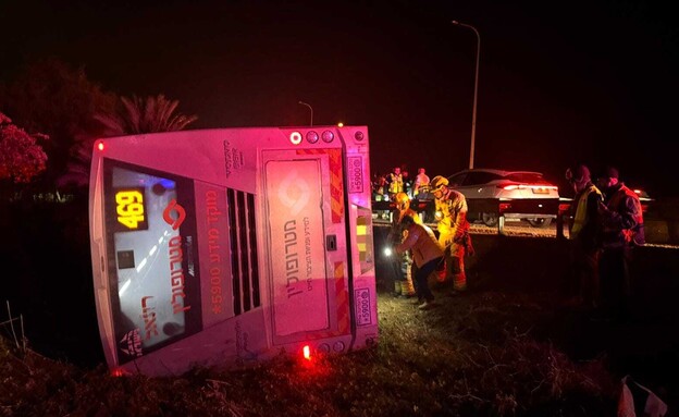 הקטל בכבישים נמשך: הרוג ו-12 פצועים בהתהפכות אוטובוס…