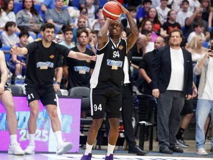 ג'ייקובן נבחרת ל-MVP, מדר גבר על הארפר