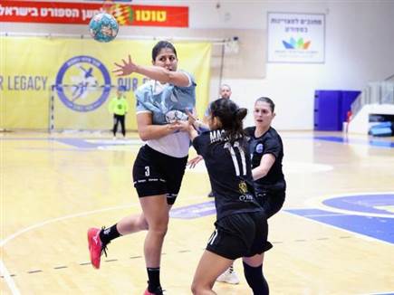 הארזים ר"ג והרצליה העפילו לגמר הפלייאוף