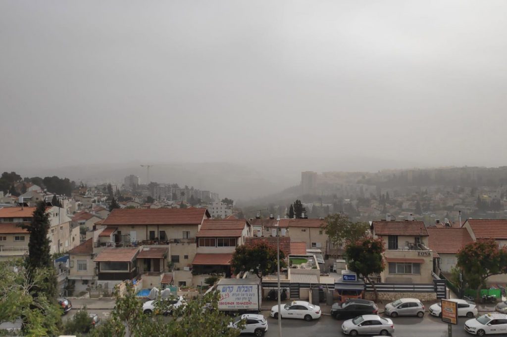 מזג האוויר: חם מהרגיל לעונה, ייתכן אובך