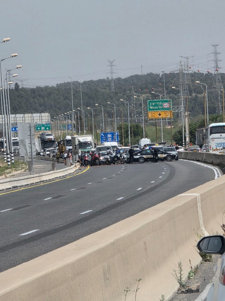 בהלה בכביש 1: המרדף אחרי המחבל גרם לכאוס בכבישים