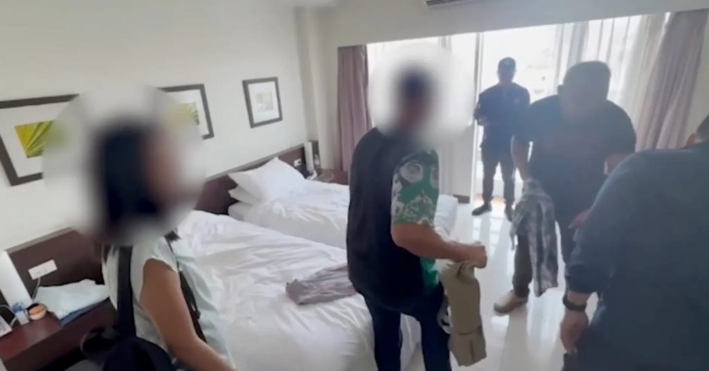 "לא ידענו שאסור": זוג צילם את עצמו מקיים יחסי מין ברחוב בתאילנד