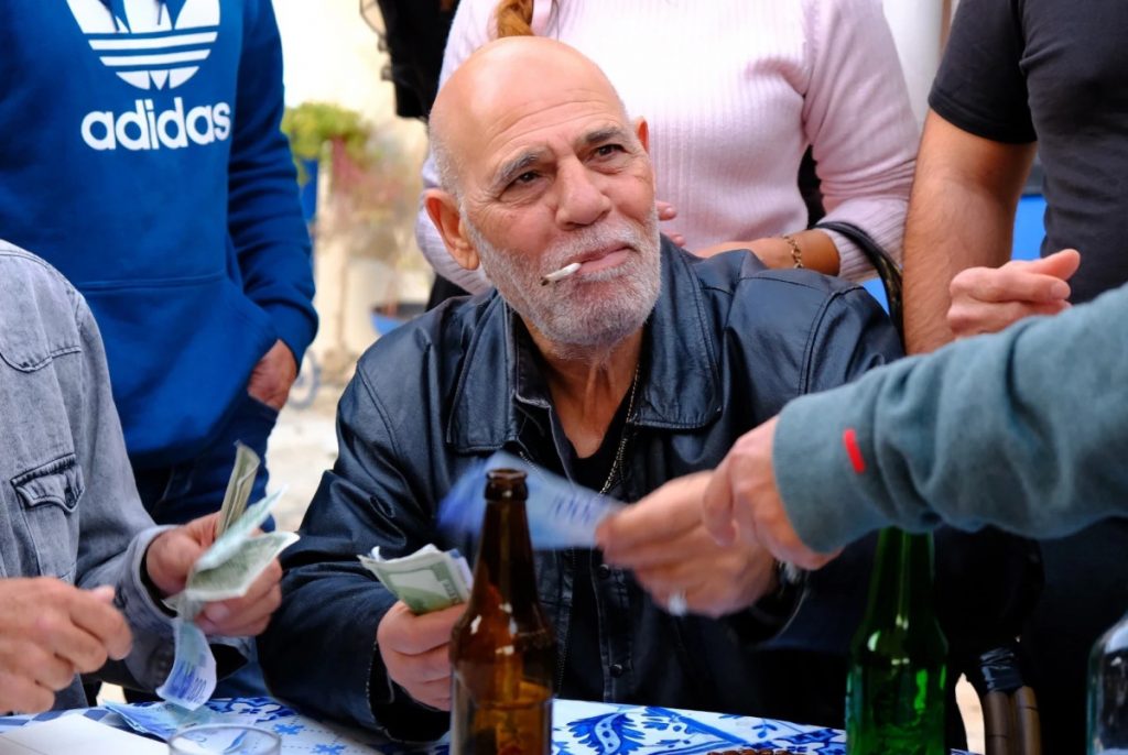 הסרט נקרא "תמונות יפואיות", אך הוא מציג תמונה יפואית מסוימת מאוד