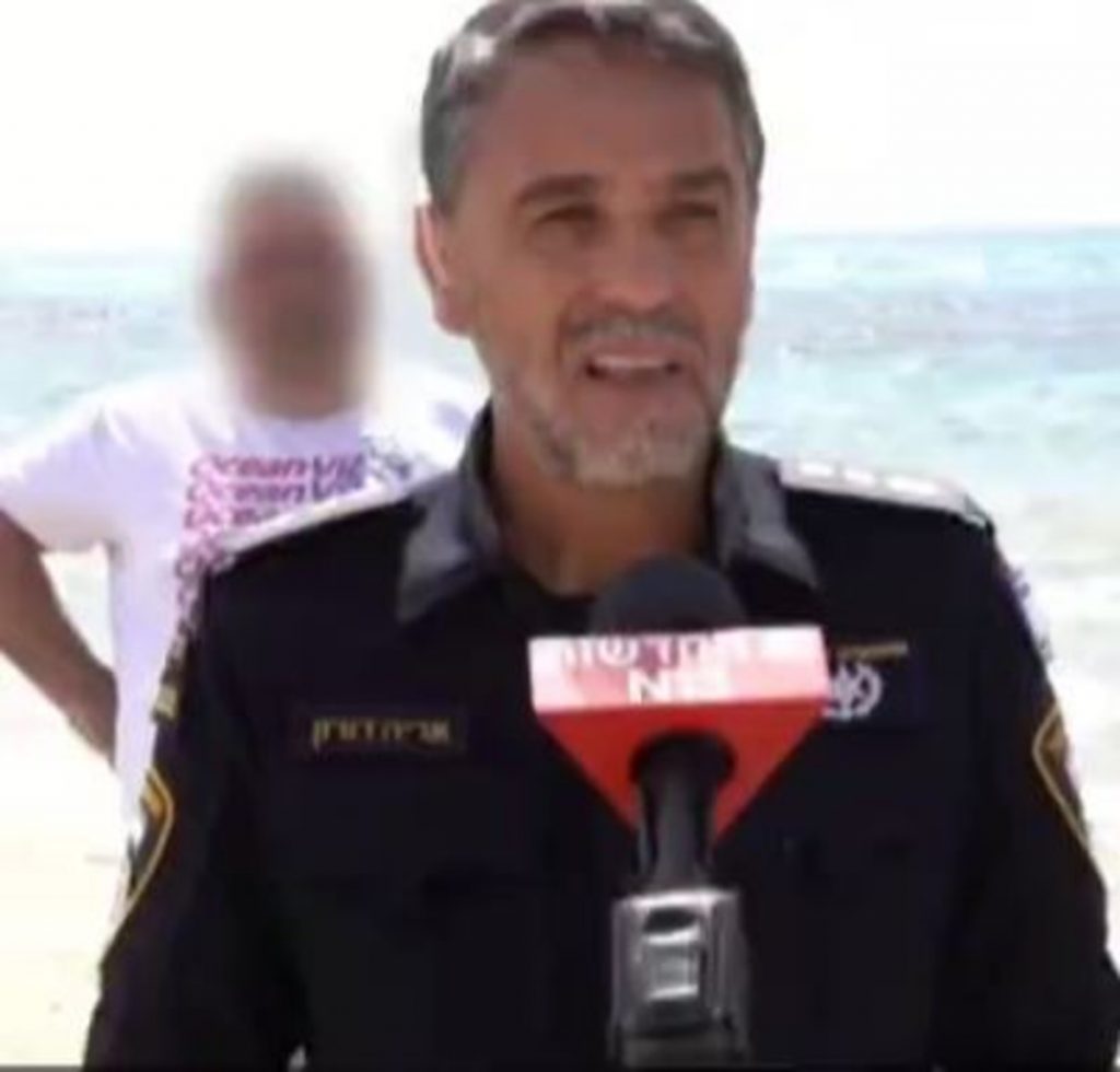 ערוץ 12 בשידור חי: דובר המשטרה אריה דורון, דין פישר והחוף הריק