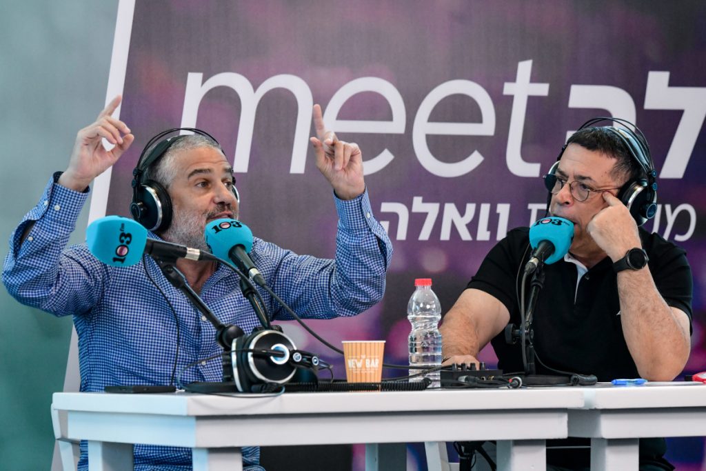 ינון מגל הטיל פצצה במהלך עימות חזיתי עם בן כספית בשידור חי