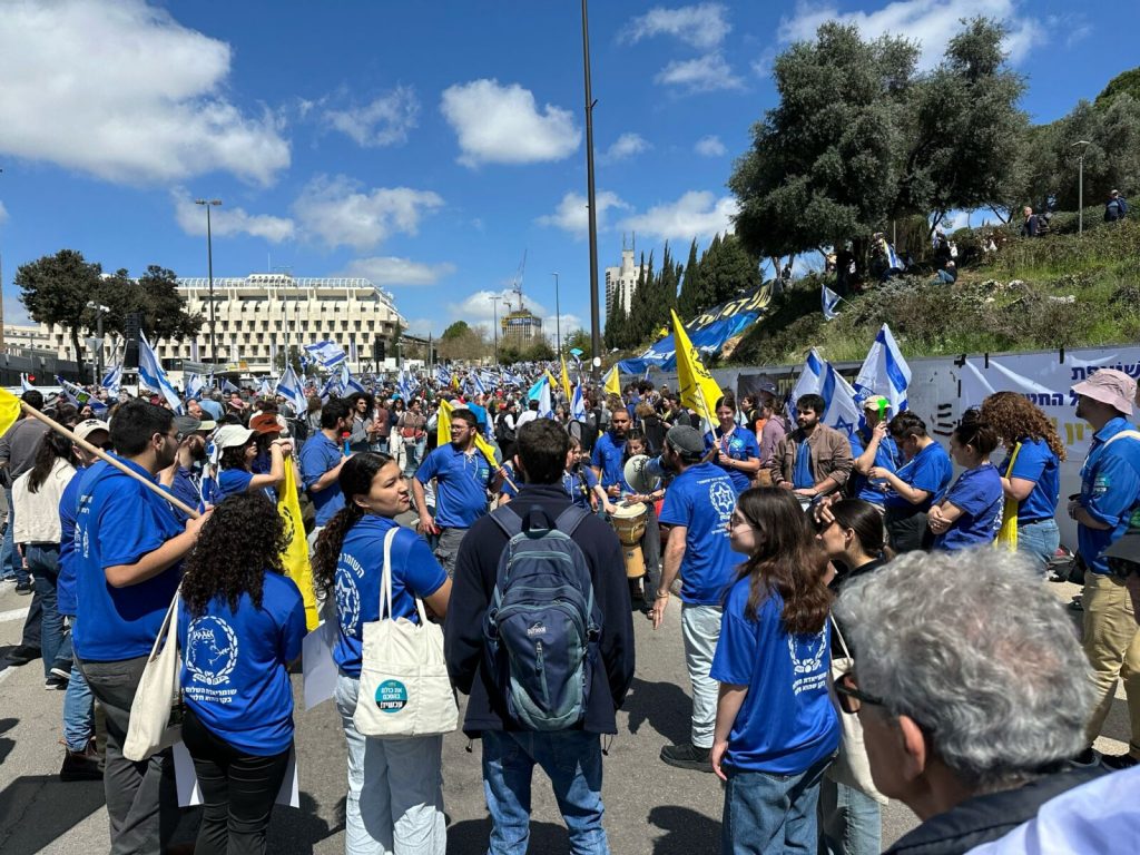 בתוך גל האשמות בפאשיזם או אנטישמיות, תנועות נוער לא יוכלו להתקיים