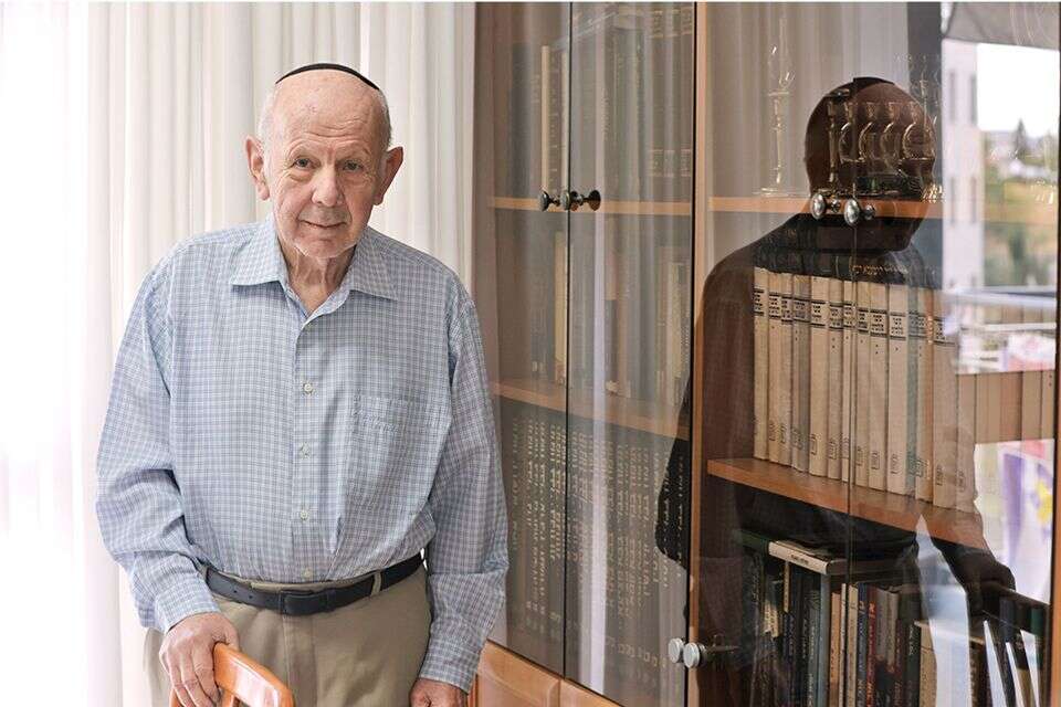 שני דורות, צלקת אחת: ניצול השואה ומסעו להשבת נכדו החטוף