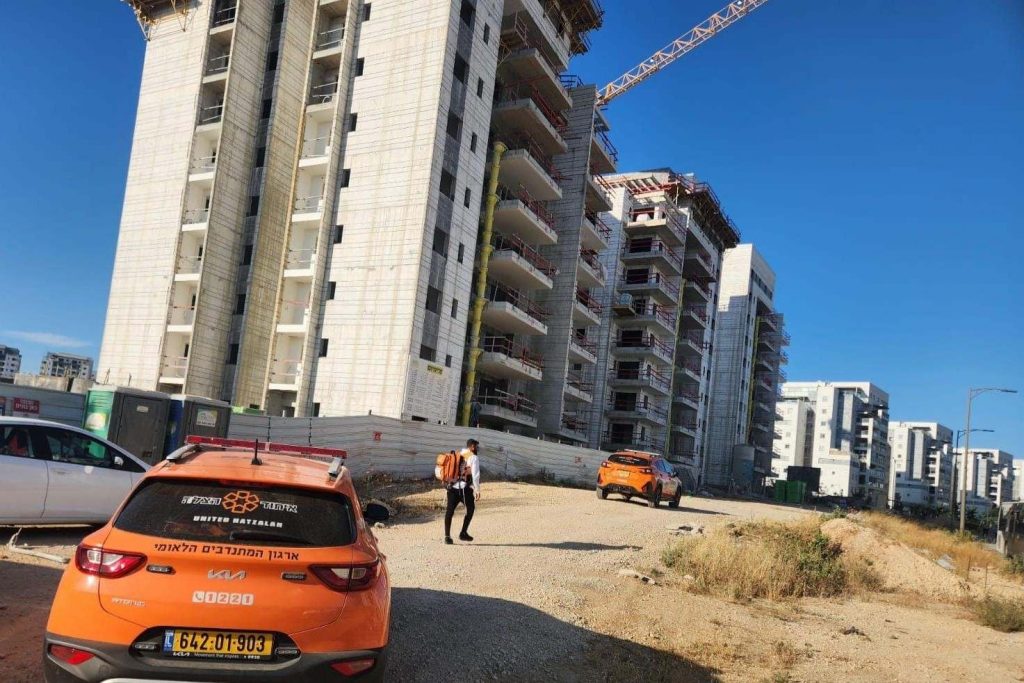 עובד בן 50 נהרג בנפילה מגובה באתר בנייה בנתיבות