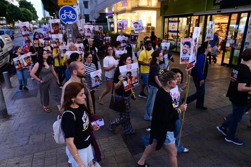מטה משפחות החטופים על הרחבת הלחימה: "לב כבד ומלא חשש"
