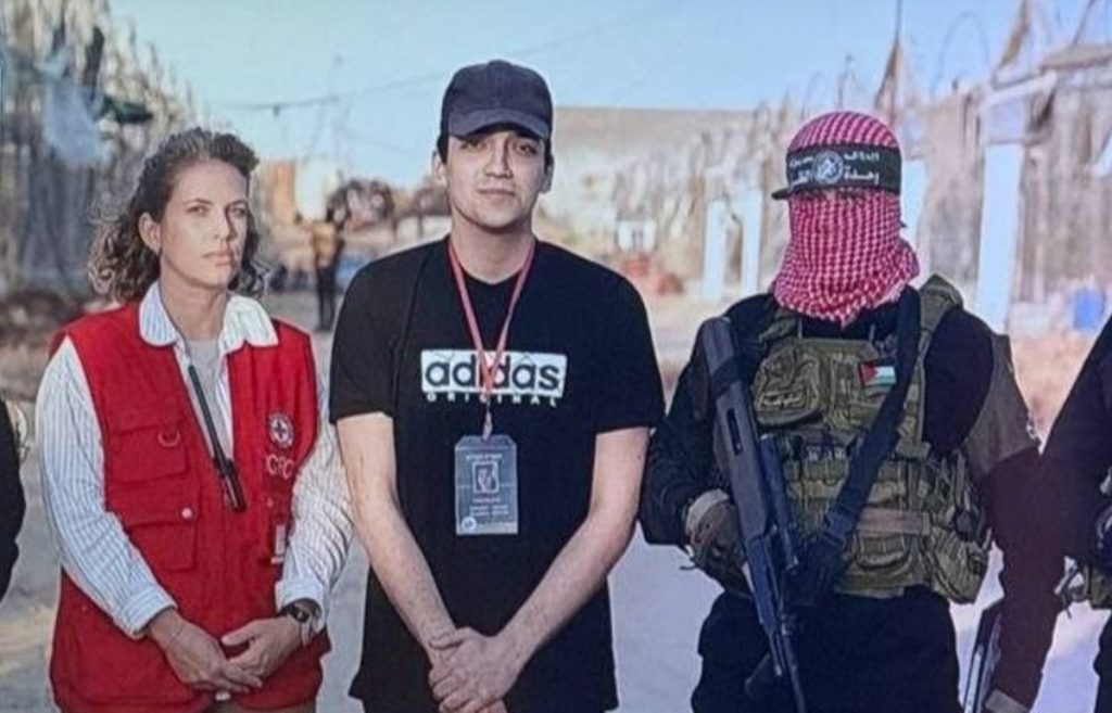 חיוור אך עומד על רגליו: עידן אלכסנדר אדם חופשי