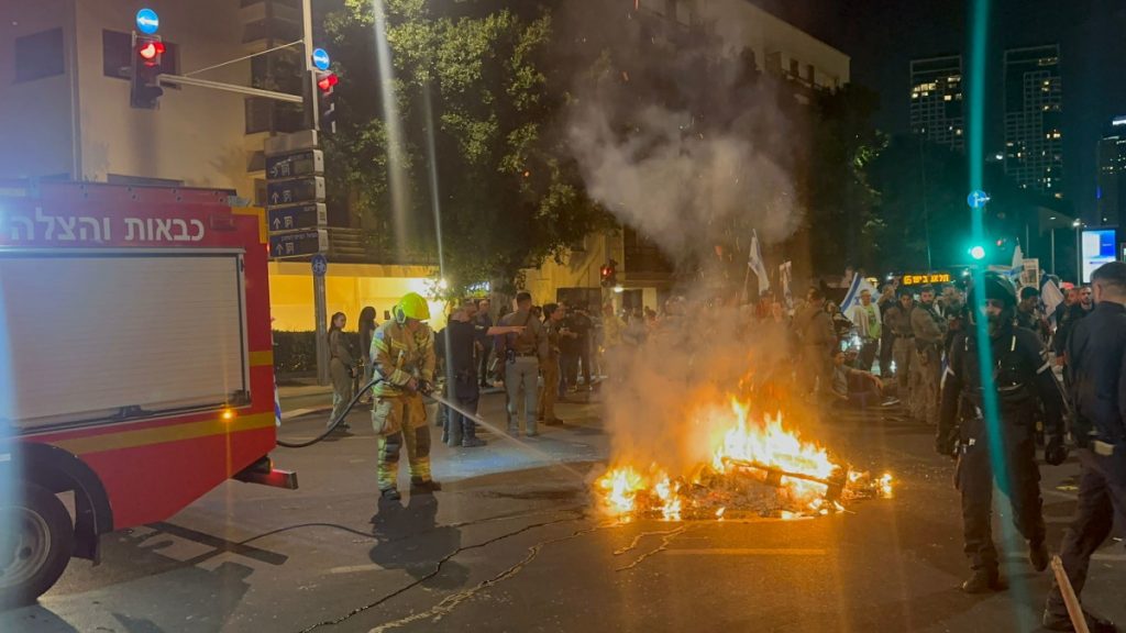 אלפים הפגינו נגד המשך המלחמה ולמען החזרת החטופים