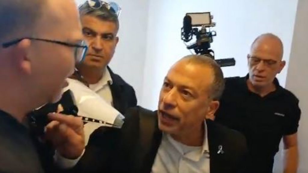 "עבריין, אלים": העימות של אביעד גליקמן בבית הדין