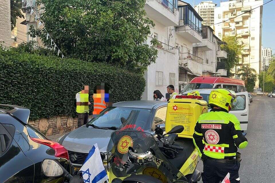 אישה כבת 40 נהרגה מפגיעת משאית בפתח תקווה