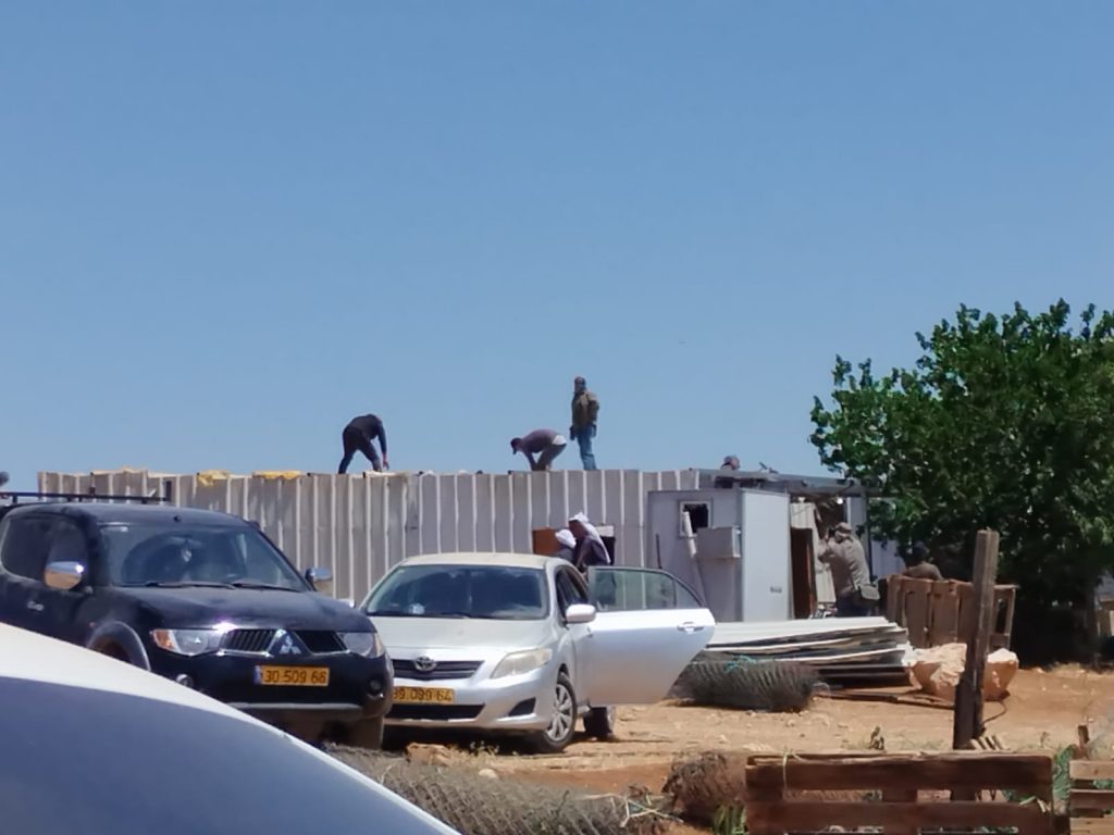 עקב התנכלויות מהמאחז השכן: בדואים תושבי הכפר הפלסטיני מע'יר א-דיר נוטשים אותו