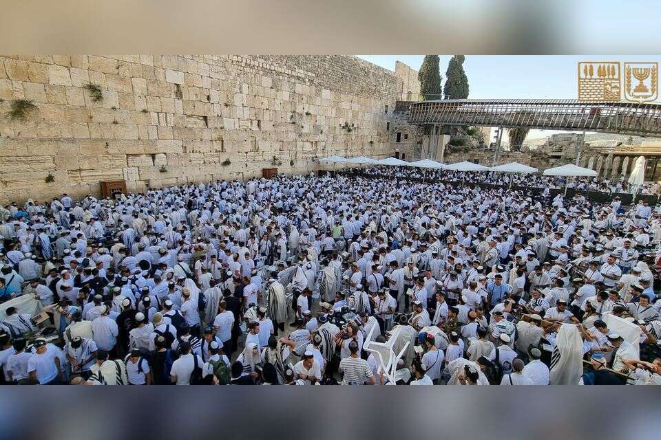 "ממשיכים את ההיסטוריה המפוארת": עשרות אלפים סיירו היום באתרי ירושלים