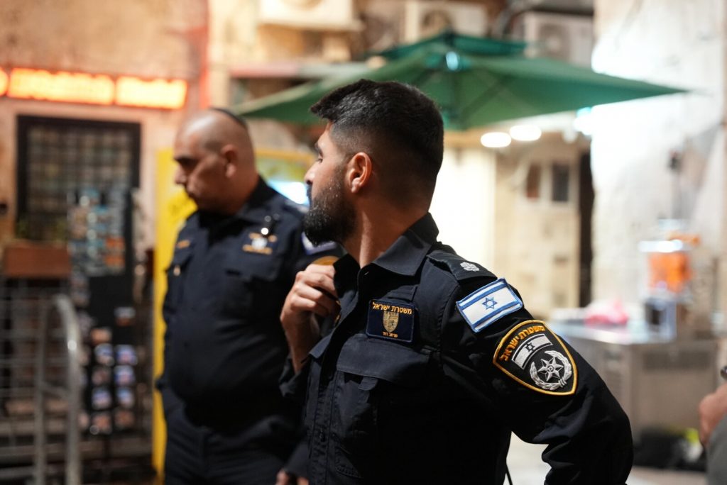 פיגוע דקירה בעיר העתיקה בירושלים: שוטר נפצע בינוני, המחבל נוטרל