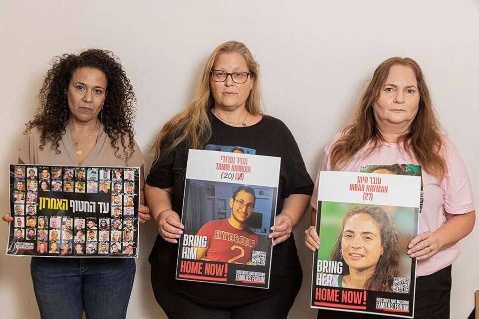 "אנחנו חיות בין שמיים לארץ": אימהות חטופים מדברות על הכאב אחרי 600 ימים
