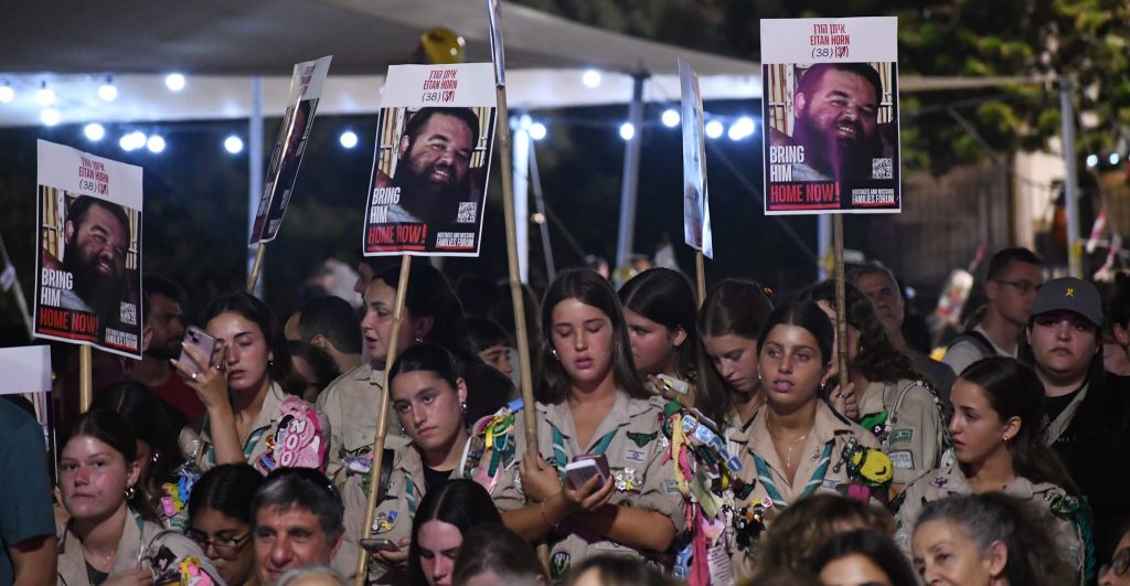 תנועות ומכינות בערב להשבת איתן הורן: "הוא מאמין בנוער שייאבק להציל אותו"
