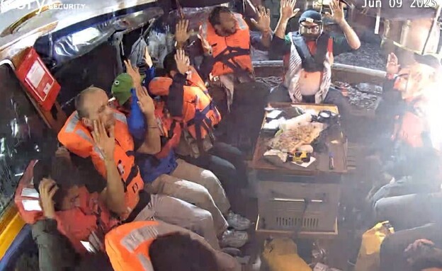 לוחמי שייטת 13 השתלטו על "משט החירות", הספינה בדרכה…